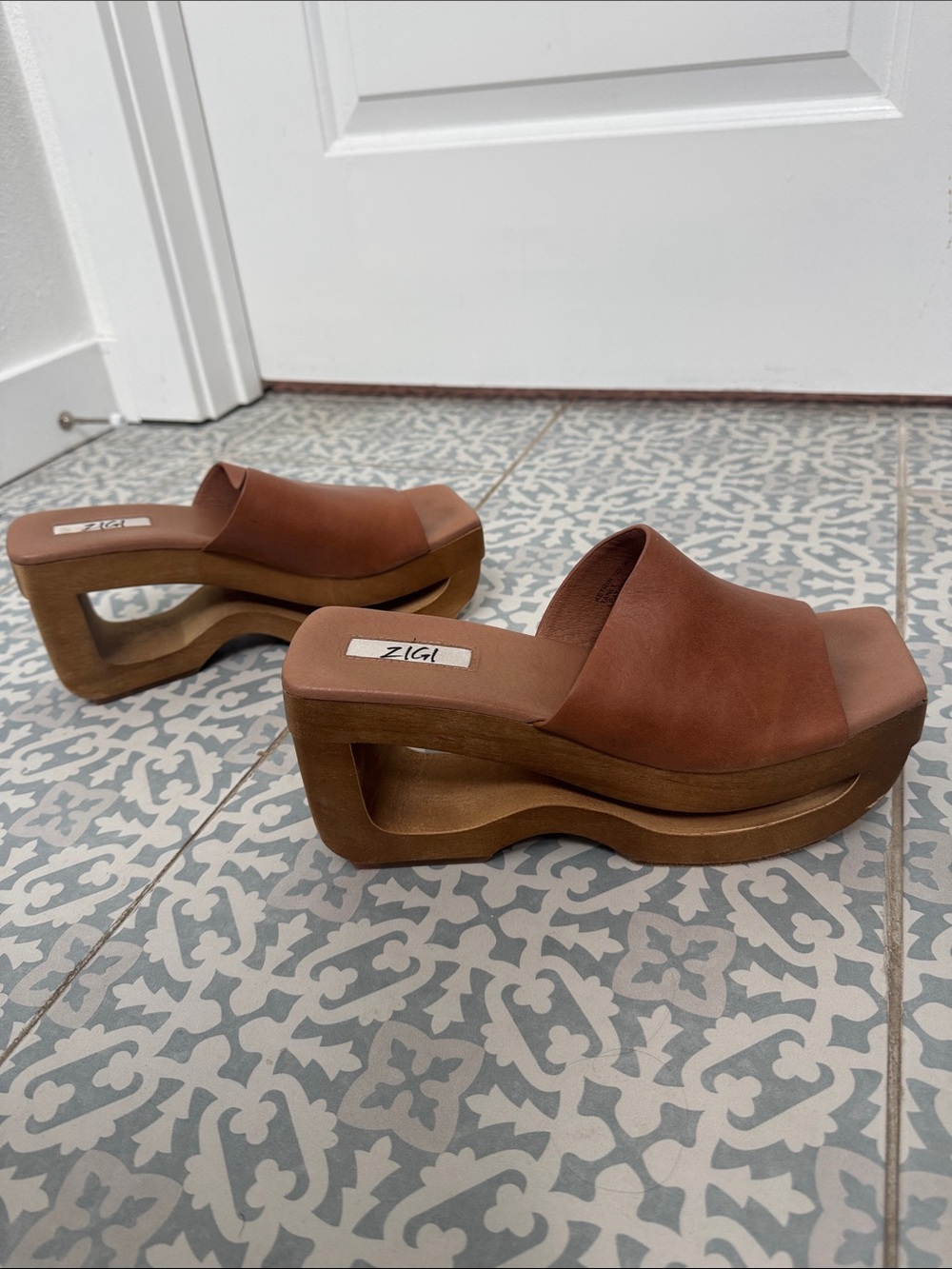 Zigi Soho Brown Sculpted Wood Platform Slide Sandals